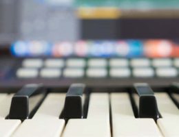 how many keys are on a piano?
