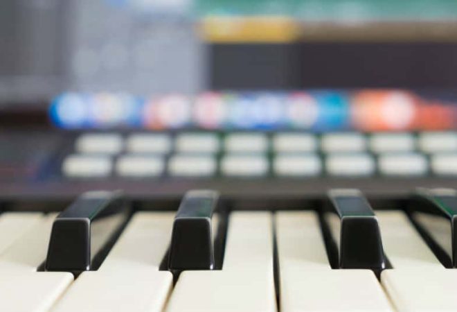 how many keys are on a piano?