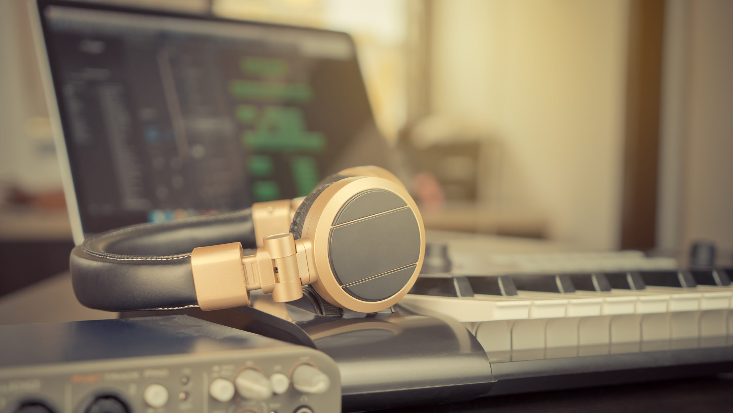 How to Make a Recording Studio in Your Room – The Ultimate (and Only) Guide You’ll Need