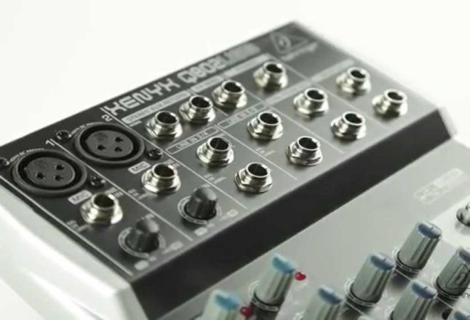 Behringer XENYX Q802USB-1