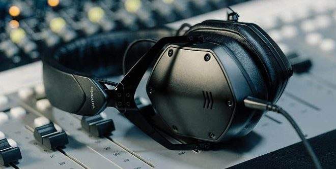 Best Bass Headphones-1